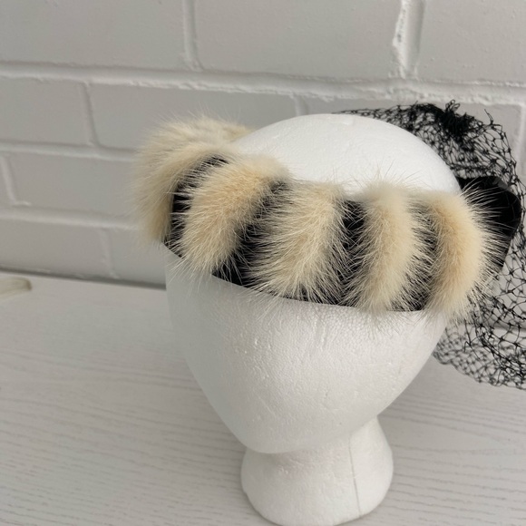 Classic Vintage Elegant Black With Cream Fox Fur Veil Halo Crown Fascinator Hat - Picture 3 of 10